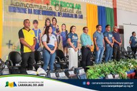 Representando o Poder Legislativo Municipal, vereador Junior Marques esteve presente na entrega dos kits escolares e lançamentos dos uniformes