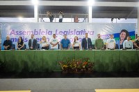 Representando o Poder Legislativo, o presidente Walcimar Fonseca, participa da 4ª Sessão Itinerante em Laranjal do Jari