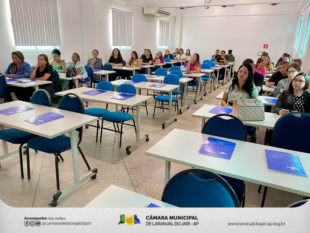 Servidores da Câmara Municipal participam de capacitação em atendimento ao público
